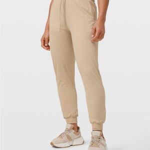 Lululemon Women's Keep Moving Joggers size 2 in Trench color